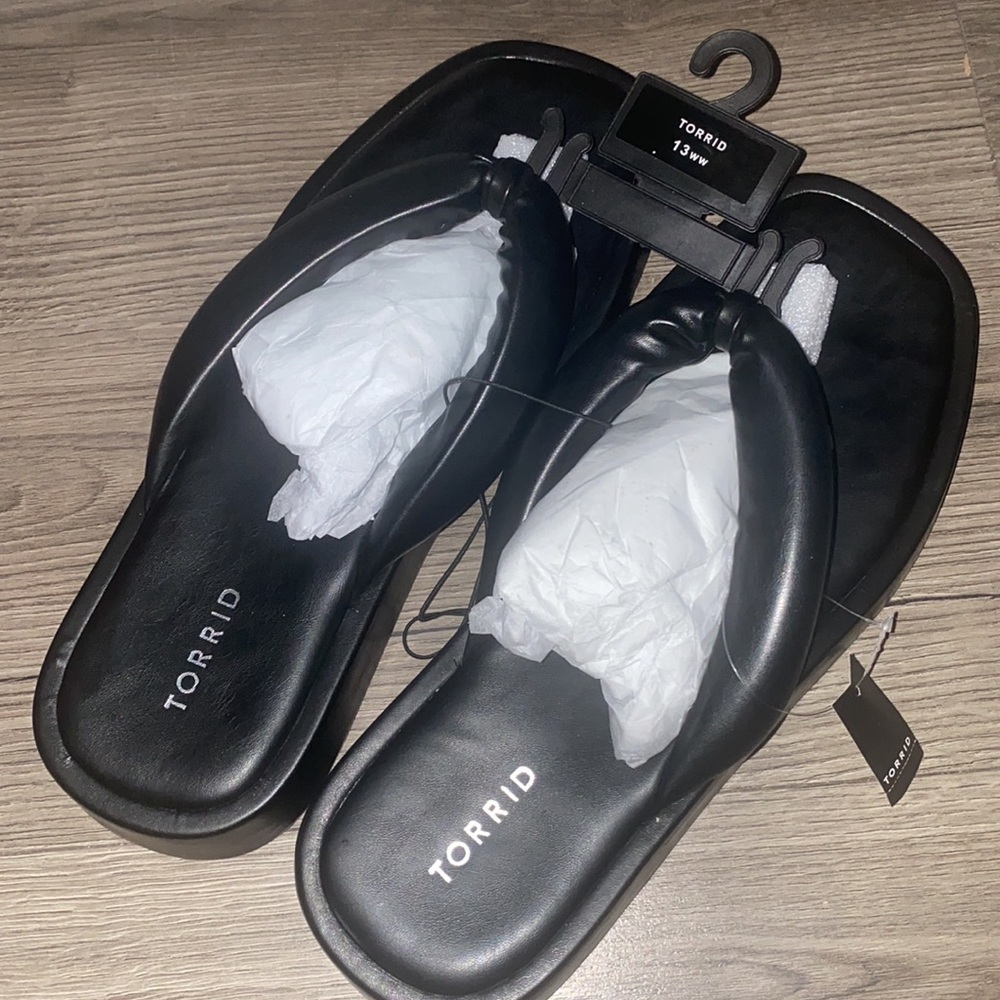 TORRID PADDED PLAT FORM SANDAL - FAUX LEATHER (13WW)